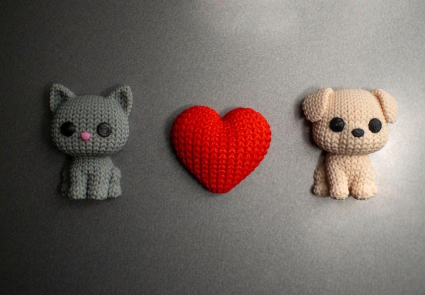 Knitted Fridge Magnet Pack – Puppy Kitty & Heart Magnets – Cute Knitted Style Magnets – Kitchen or Office Decor