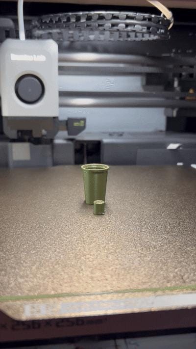 Batidor de proteínas – Llavero antiestrés | Sonido realista | Regalo para el gimnasio | Impresión 3D