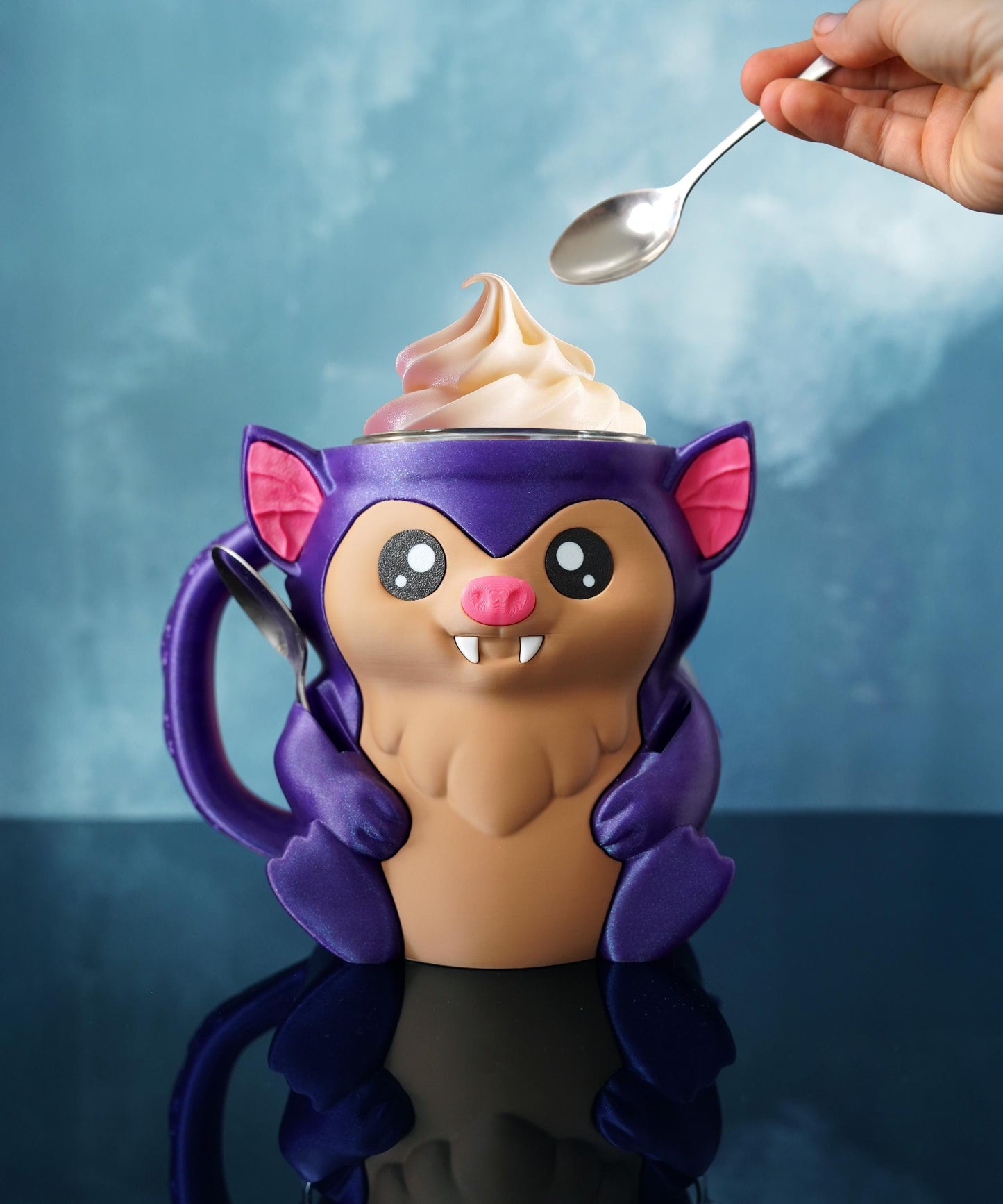 Portavasos de helado de murciélago | Bramble el Murciélago | Funda para helado espeluznante | Decoración de cocina de Halloween | Idea de regalo gótico